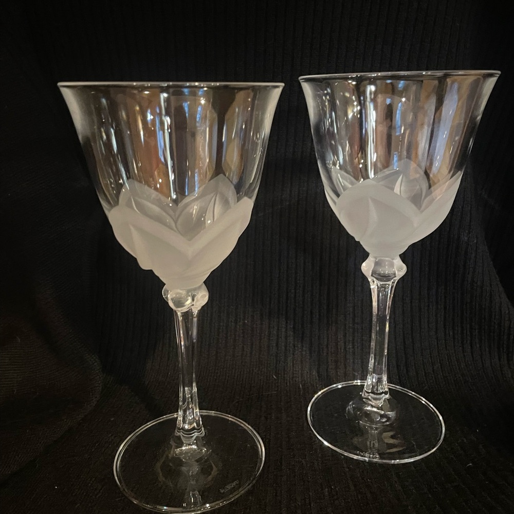 JD Durand d’Arques Florence Tulip Frosted Crystal Wine/Water Goblets.